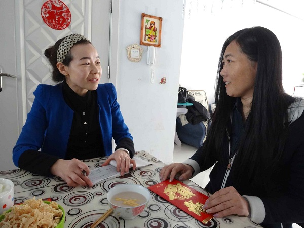 10“三八”妇女节走访慰问困难女职工.jpg