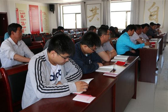 E:白雨6年图片五月.10麻黄套村学党章、两学一做学习教育IMG_0798.JPG