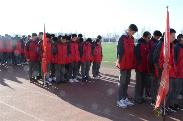 全体师生集体1分钟默哀 1.JPG 全体师生集体1分钟默哀 1.JPG