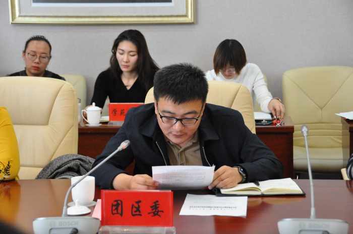 团区委作典型发言.JPG
