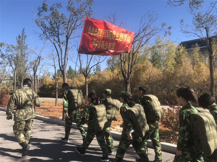 传承红色基因—体验紧急行军.JPG