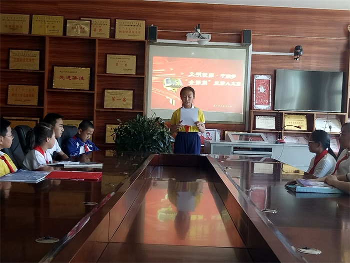 康巴什第五小学文明校园中国梦“金话筒”主持比赛.jpg